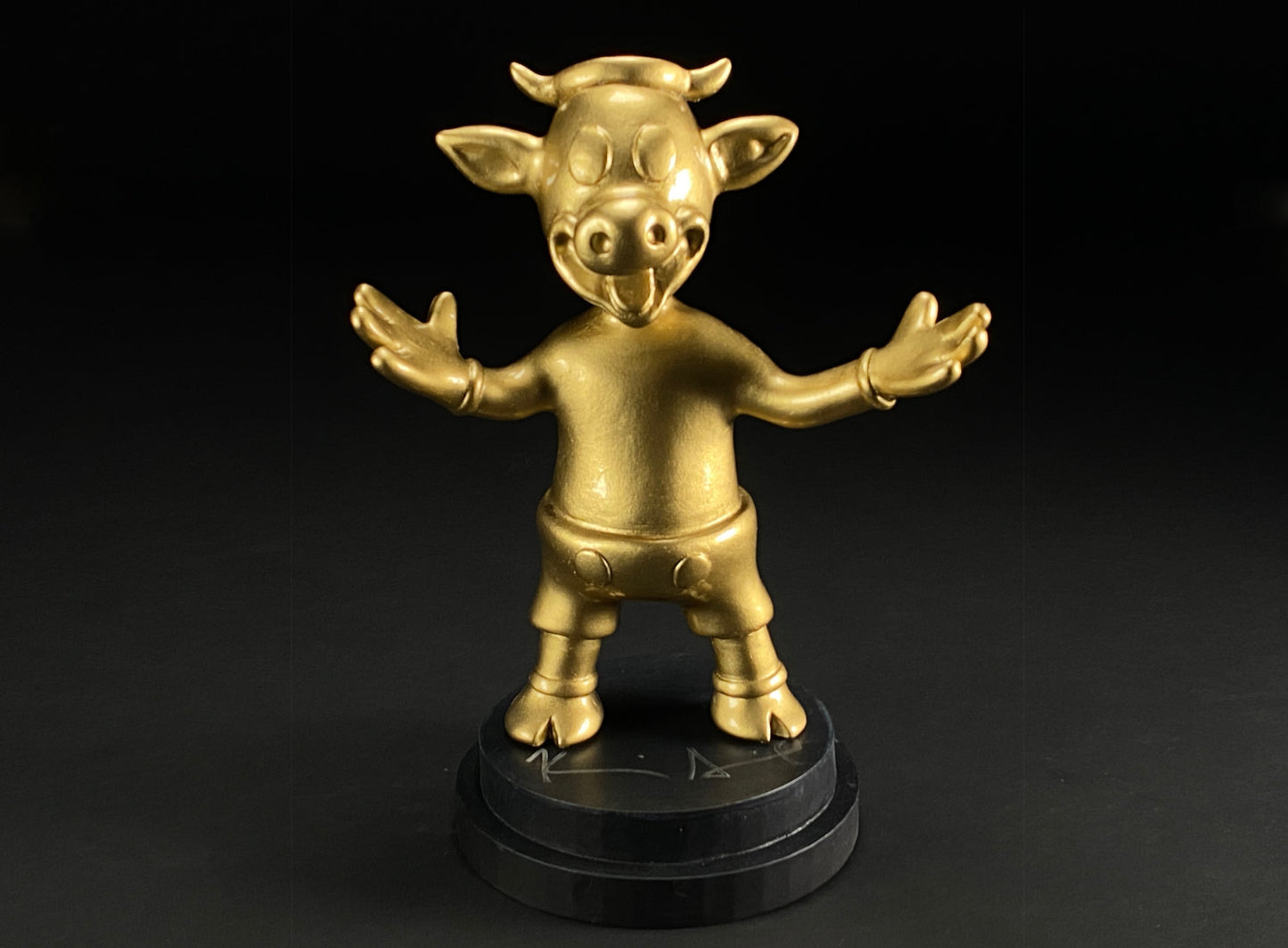 Mooby the Golden Calf Clay Statue with Kevin Smith autograph on the base